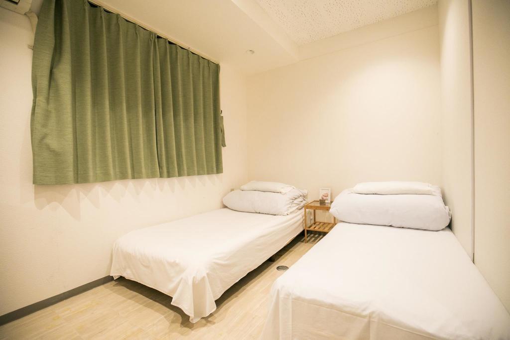 123 Guesthouse Osaka Room photo